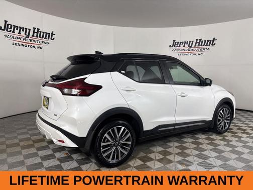 2023 Nissan Kicks SR