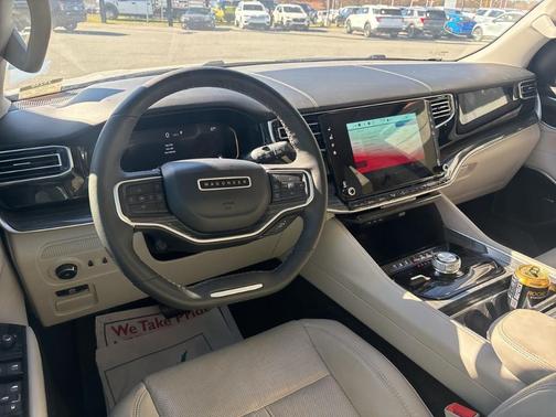 2022 Jeep Wagoneer Series II