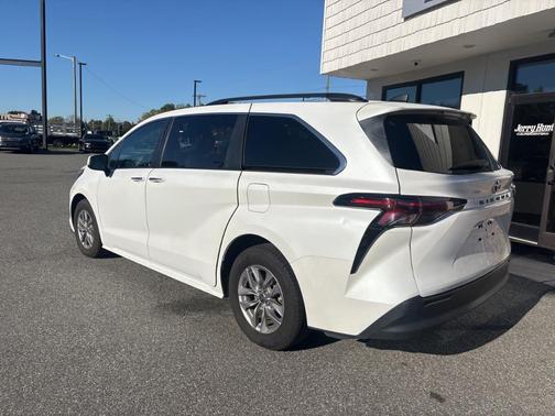 2023 Toyota Sienna XLE