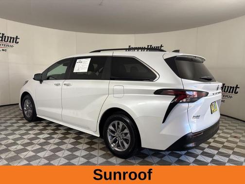2023 Toyota Sienna XLE