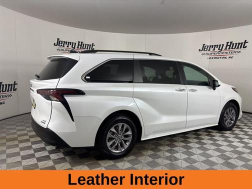 2023 Toyota Sienna XLE
