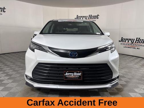 2023 Toyota Sienna XLE