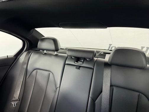 2023 BMW 330 i