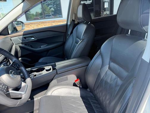 White / Black 2021 Nissan Rogue Platinum