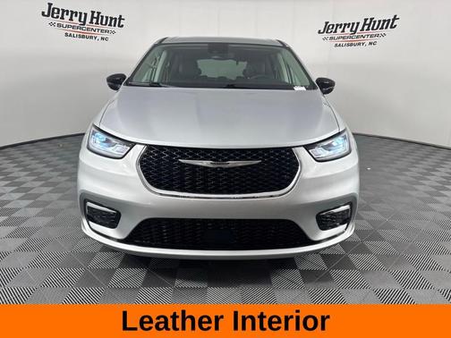 2024 Chrysler Pacifica Touring-L