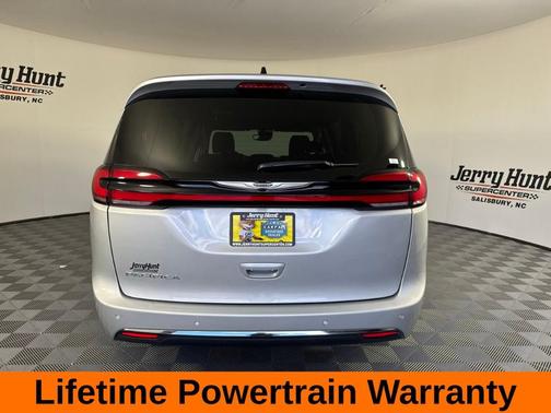 2024 Chrysler Pacifica Touring-L