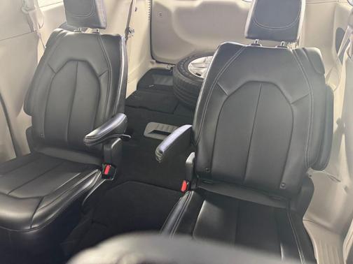 2024 Chrysler Pacifica Touring-L