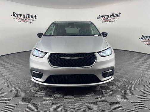 2024 Chrysler Pacifica Touring-L