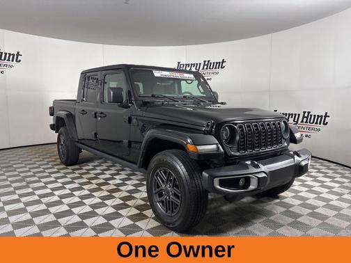 Black Clearcoat 2024 Jeep Gladiator Sport