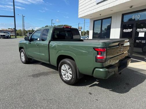 2024 Nissan Frontier SV