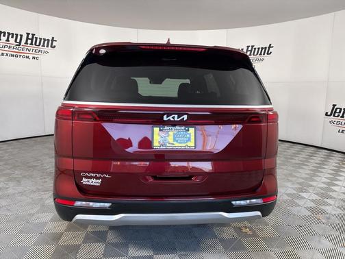 2024 Kia Carnival LX
