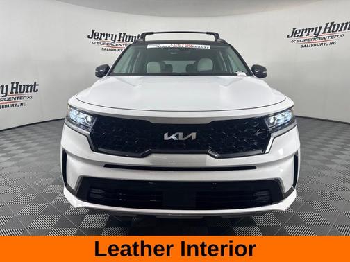 Glacial White Pearl 2023 Kia Sorento SX