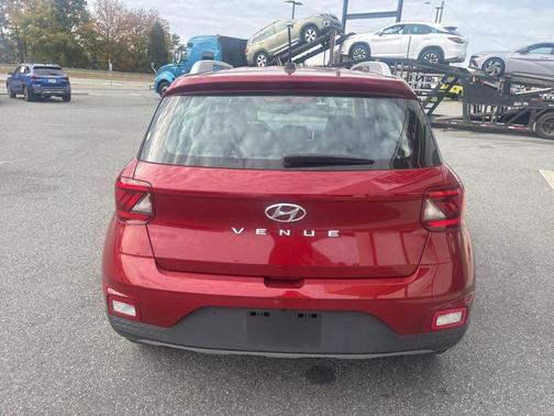 2024 Hyundai VENUE SEL