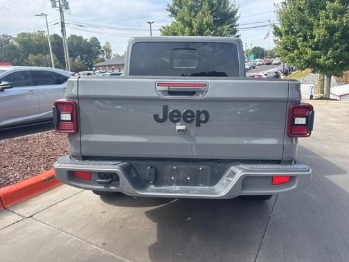2023 Jeep Gladiator Overland