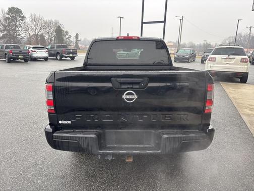 2022 Nissan Frontier S