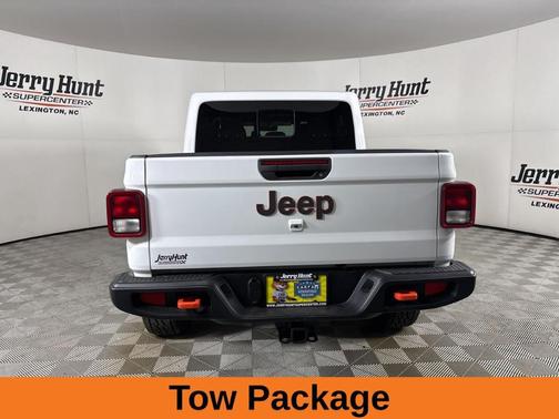 Bright White Clearcoat 2023 Jeep Gladiator Mojave