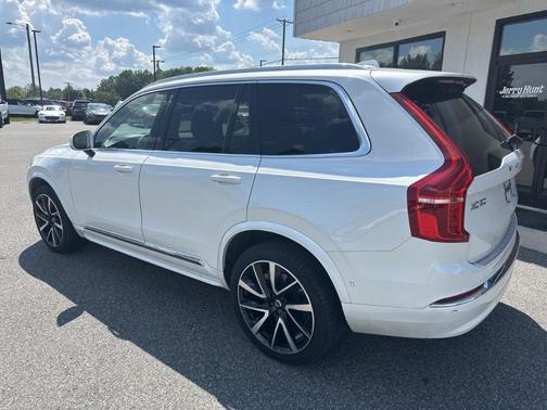2024 Volvo XC90 B5 Plus Bright Theme