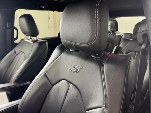 2018 Chrysler Pacifica Touring-L