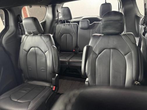 2018 Chrysler Pacifica Touring-L