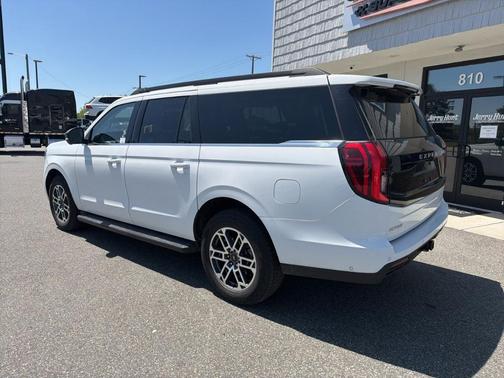 Oxford White 2025 Ford Expedition Max Active