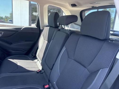 Crystal White Pearl 2022 Subaru Forester Premium