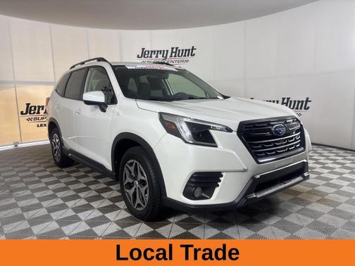 Crystal White Pearl 2022 Subaru Forester Premium