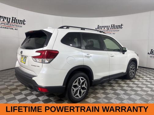 Crystal White Pearl 2022 Subaru Forester Premium