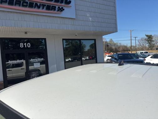 Glacier White 2024 Nissan Frontier SV