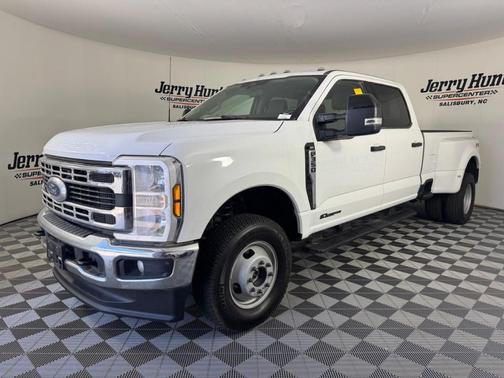 Oxford White 2025 Ford F-350 XLT