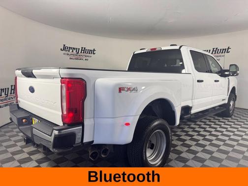 Oxford White 2025 Ford F-350 XLT