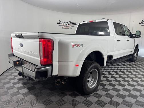 Oxford White 2025 Ford F-350 XLT
