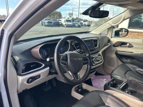 2021 Chrysler Voyager LXI