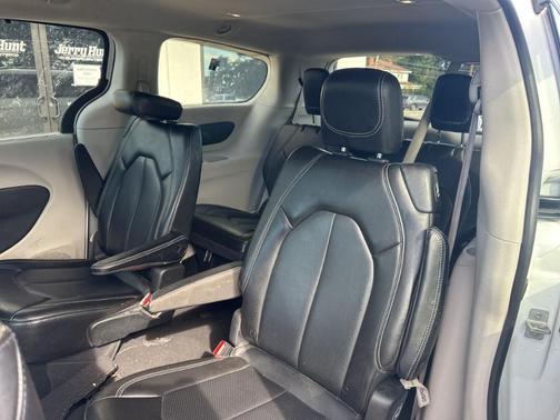 2021 Chrysler Voyager LXI