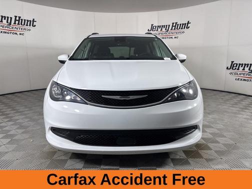 2021 Chrysler Voyager LXI