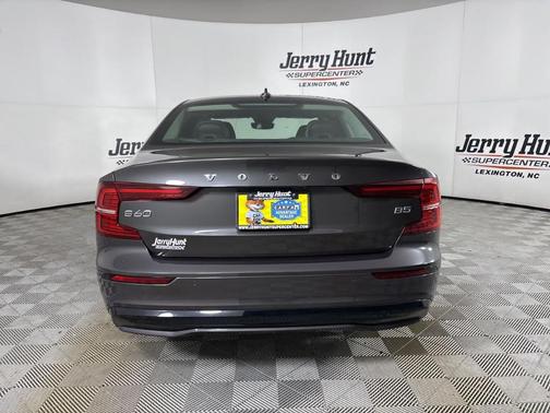 2023 Volvo S60 B5 Plus Dark Theme