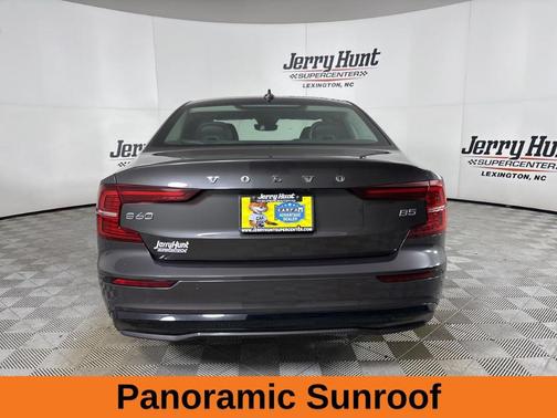 2023 Volvo S60 B5 Plus Dark Theme