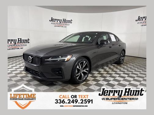 2023 Volvo S60 B5 Plus Dark Theme