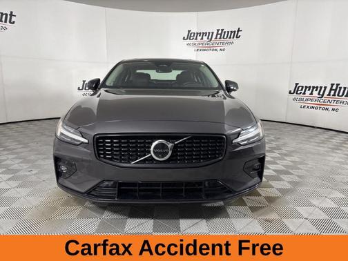 2023 Volvo S60 B5 Plus Dark Theme