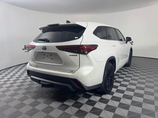 2023 Toyota Highlander Hybrid LE