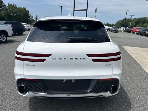 2022 Genesis GV70 2.5T