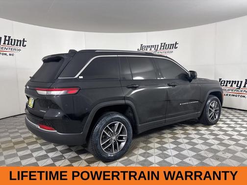 2024 Jeep Grand Cherokee Laredo