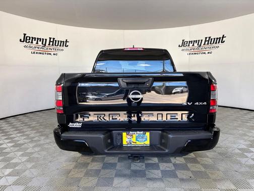 Black 2023 Nissan Frontier SV