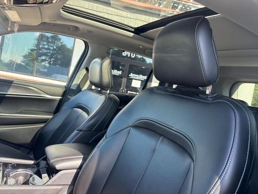 Metallic 2023 Jeep Grand Cherokee Limited