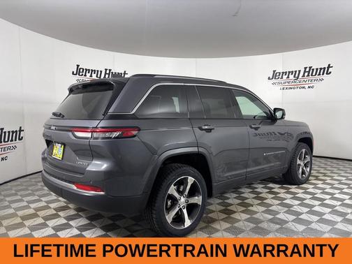 Metallic 2023 Jeep Grand Cherokee Limited