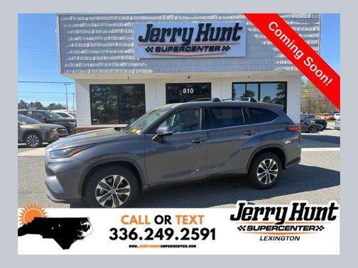 Gray 2022 Toyota Highlander XLE