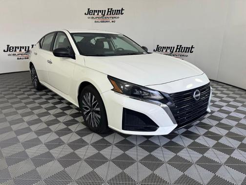 Glacier White 2025 Nissan Altima SV