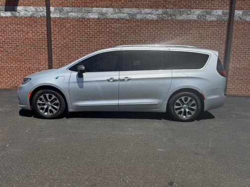 2023 Chrysler Pacifica Hybrid Pinnacle
