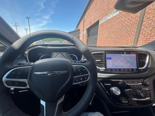 2023 Chrysler Pacifica Hybrid Pinnacle