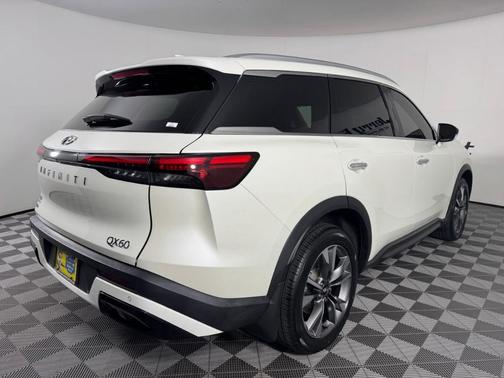 Majestic White 2023 INFINITI QX60 Luxe