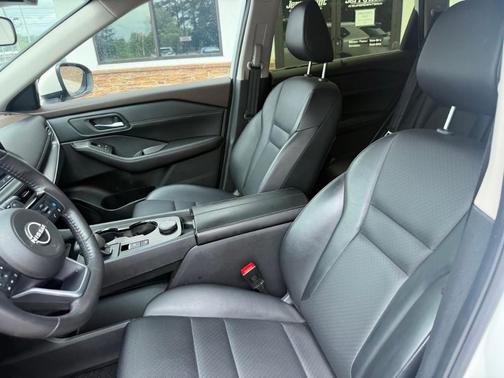 White 2023 Nissan Rogue SV